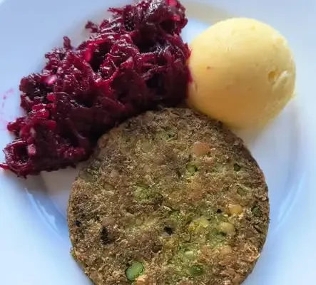 Dieta planetarna w SP7 Zabrze: burgery z soczewicy i groszku na szkolnych talerzach