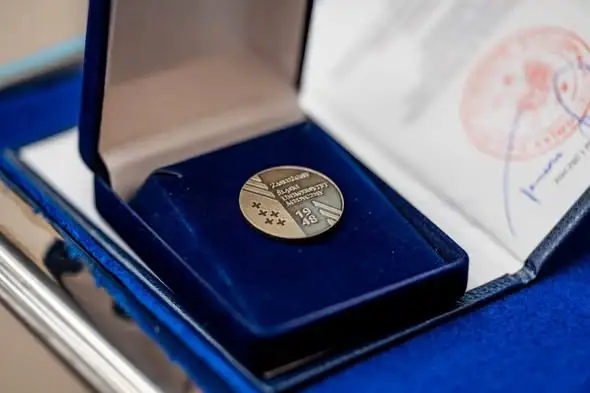 Strażacy PSP odznaczeni przez Śląski Uniwersytet Medyczny podczas 78. inauguracji roku akademickiego