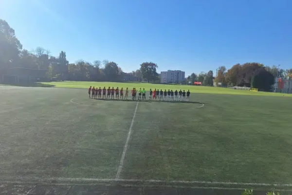 Gwarek Zabrze wygrywa z GKS Tychy 2-1 w I Lidze Wojewódzkiej Juniorów Młodszych B2