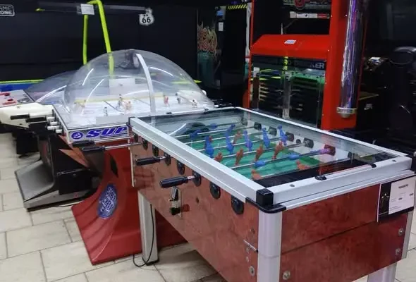 Drugoklasiści z Zabrza w świecie flipperów – wycieczka do Fun House w Katowicach
